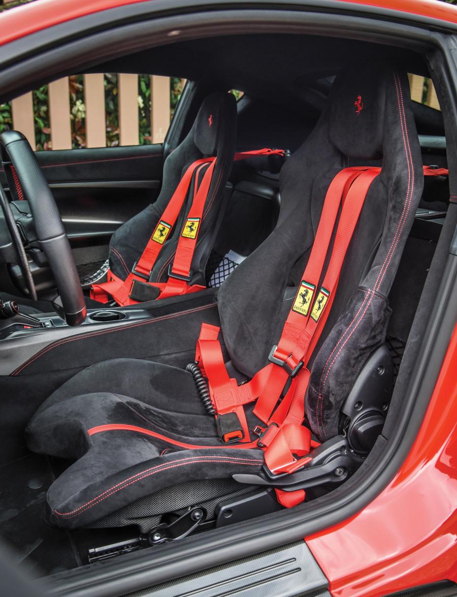 Интерьер Ferrari F12tdf Tailor Made 2017 года  (фото 18 из 42)